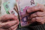 Жінки йтимуть на пенсію у 55: Зеленський вніс поправки до закону 4-х річної давності