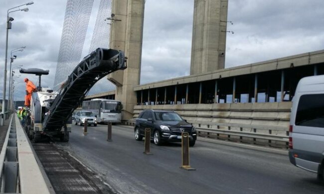 Нервы в кулак: в Киеве ограничат движение на Южном мосту, - куда лучше не ехать