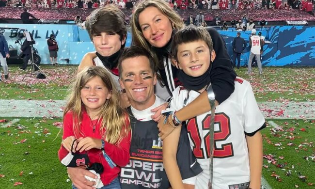 Жизель Бюндхен с Томом Брэди и детьми, фото: gisele/instagram