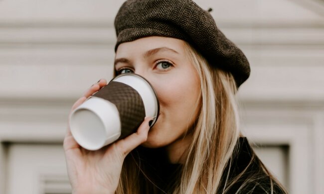 Ранковий ритуал кавоманів: для кого є небезпечним напій, що бадьорить