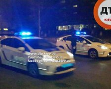 У Києві дівчина-байкер врізалася у легковик (фото, відео)