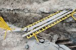 Комунальники залишили величезну яму, харків'яни знайшли вихід з положення: "Прорив інженерної думки"