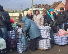 Через перший на Луганщині КПП пускатимуть лише у світлу пору доби (фото)