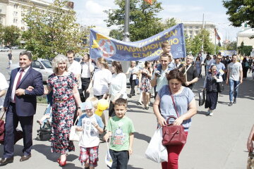 Харків'ян заманюють боротися з ЛГБТ за допомогою російських сарафанів: "Пізд*ц"