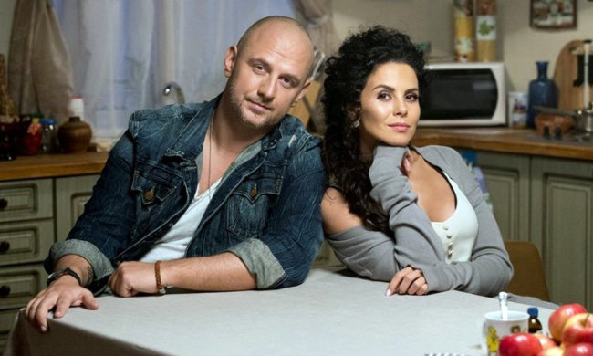 Ніжні обійми: Потапа і Каменських знову застукали разом