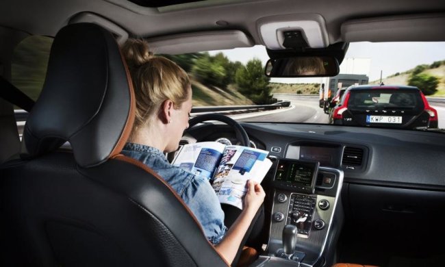 Безпілотне авто пройшло випробування зливою (відео)