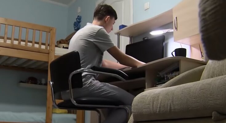 Дистанционное обучение, кадр из видео