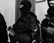 Маски-шоу в Киеве: СБУ нагрянула в бизнес-центр