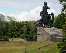 Что нужно знать о памятниках Бабьего Яра в годовщину трагедии