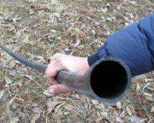 Контрабандисты качали спирт из Молдовы через реку