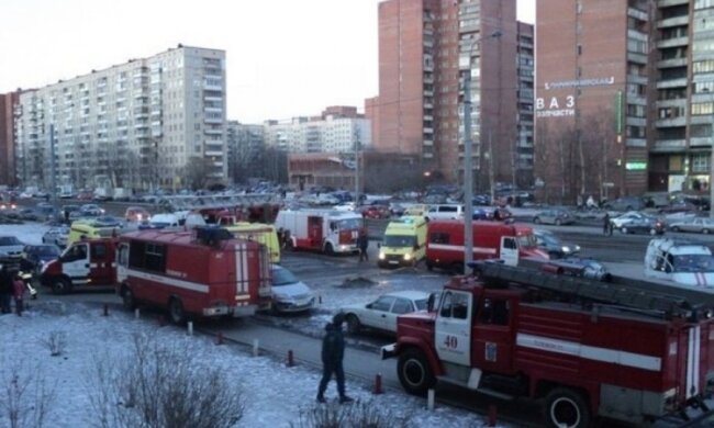 Просто плитка "втомилася": МНС спростувало вибух будинку в Пітері