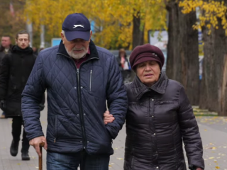 Пенсіонери. Фото: скрін youtube