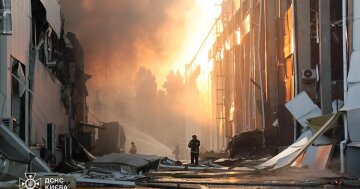 Последствия баллистического обстрела Киева