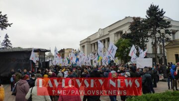 У центрі Києва люди вийшли на масштабний мітинг, фото: PAVLOVSKY NEWS