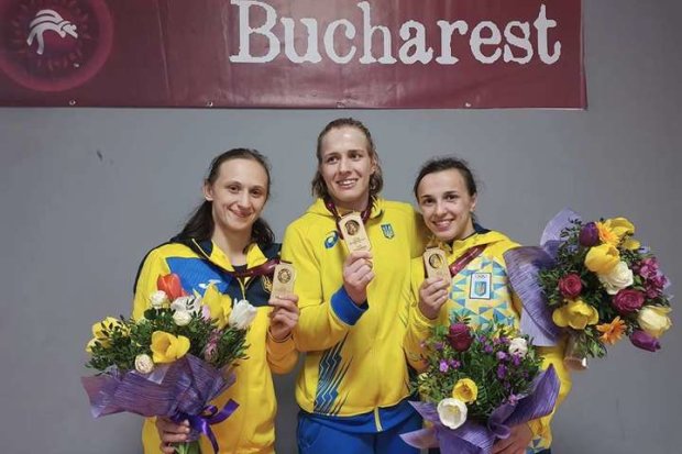 Украинские чемпионки по борьбе стали единой силой: три в одном