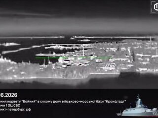 Російський корвет «Бойкий» у Кронштадті після нічного удару