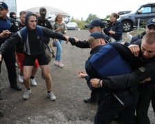 На дороги Украины вернулся бывший "Беркут": видео 18+