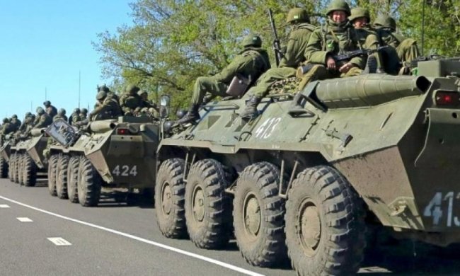 Кримчанин зафільмував величезну колону російської техніки (відео)