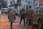 Пьяный мужчина избил военного. Фото Telegram