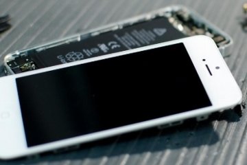Apple забороняє клієнтам дешево ремонтувати смартфони