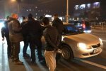 Тягли на капоті: неадеквати жорстоко познущалися з киянина через зауваження