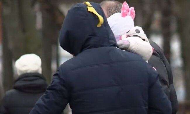 Прогулянка з дитиною, скріншот: Youtube