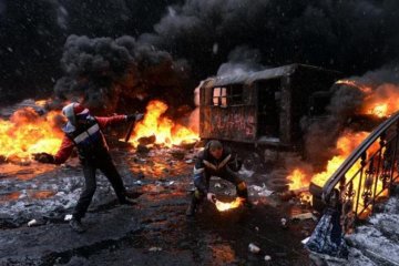 Дым и пламя охватили Банковую: опубликовано видео