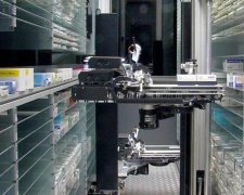 Оце так поворот! Робота навчили лазити по стелажах