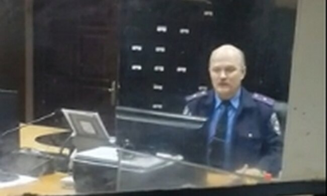 Київська міліція перевіряє скандальне відео зі своїм співробітником