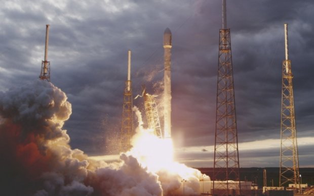 SpaceX будет ремонтировать ракеты за сутки