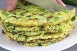 Капустяні млинці на сковороді, фото cesmak