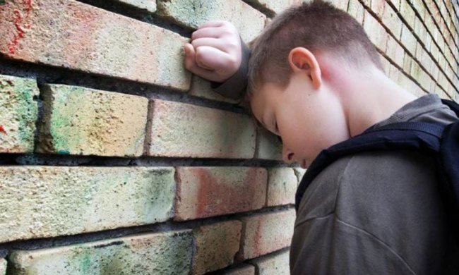 На Хмельнитчине лицеист затащил в кусты школьника