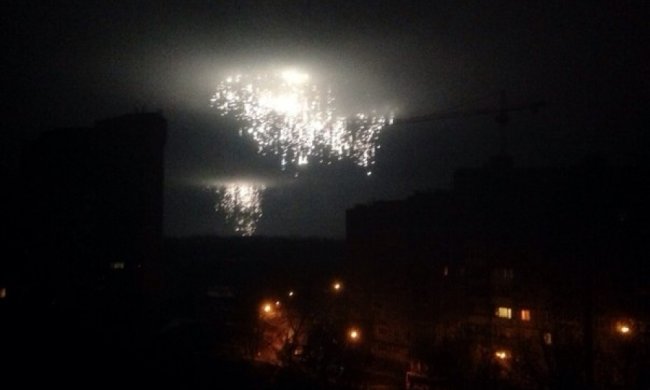 Появилось видео ночного обстрела Донецка «фосфором»