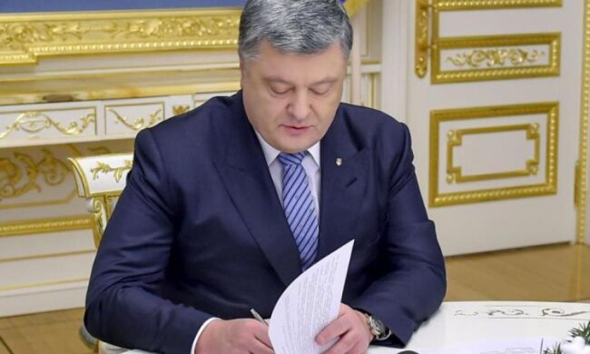 Порошенко разрешил приватизировать жилье в общежитии