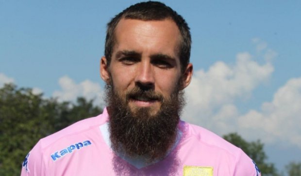 Французского футболиста выгнали из команды за длинную бороду