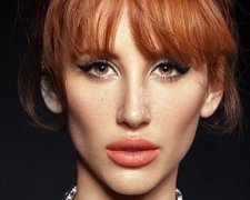 Известная модель показала фигуру в откровенном купальнике