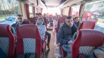 Німецький політик відправив автобус з біженцями особисто Меркель