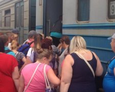 Сидят по очереди: украинцев шокировал сервис Укрзализныци