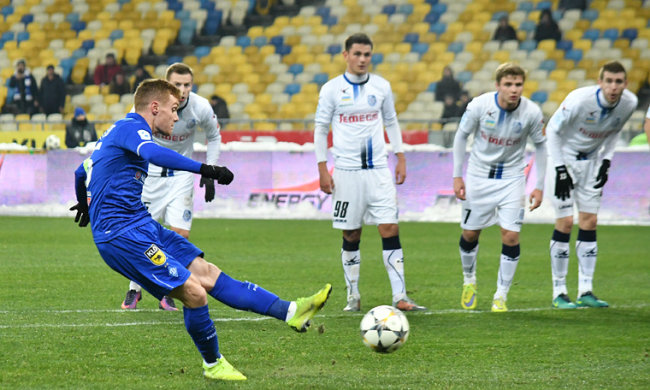 Динамо выиграло у Черноморца и начало догонять Шахтер