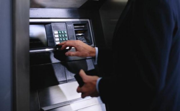 Российские банкоматы подхватили вирус щедрости