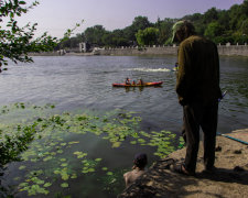 В Днепре возле водопада людей и животных подстерегает смертельная опасность: уничтожает одним ударом