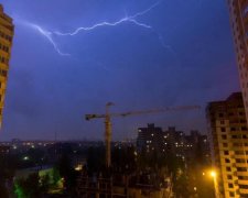 Гроза знеструмила півсотні населених пунктів: подробиці