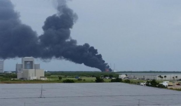 Рутинний тест Falcon 9 закінчився потужним вибухом (відео)