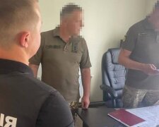 Затримання військкомів, Нацполіція