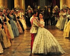 Мода для обраних: що носили жінки сто років тому і чого їм це коштувало 