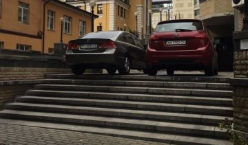 "Паркуюсь, як дегенерат": київські водії показали черговий майстер-клас