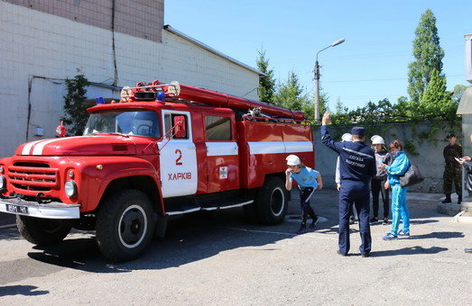 В Харькове директору лесхоза сожгли машину: "точили зубы" из-за Зеленского