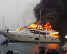 В Турции сгорела яхта российского олигарха за $ 5,7 млн (видео)
