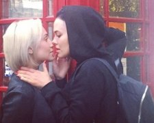 Нана из “Nikita” обнажила ягодицы