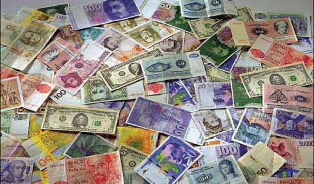 Експерти назвали валюти, які впадуть слідом за рублем та юанем